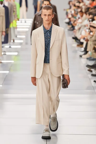 Look 13